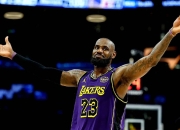 米兰,-NBA季后赛湖人黄蜂大战紧张的节奏持续不断的简单介绍