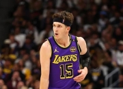 米兰体育官网-湖人客场逆转独行侠，保持连胜