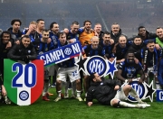 milan.com-包含尤文图斯击败AC米兰，豪取意甲联赛榜首位置的词条