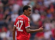 米兰体育官网-拜仁慕尼黑主场2比0击败法兰克福，豪取联赛开门红