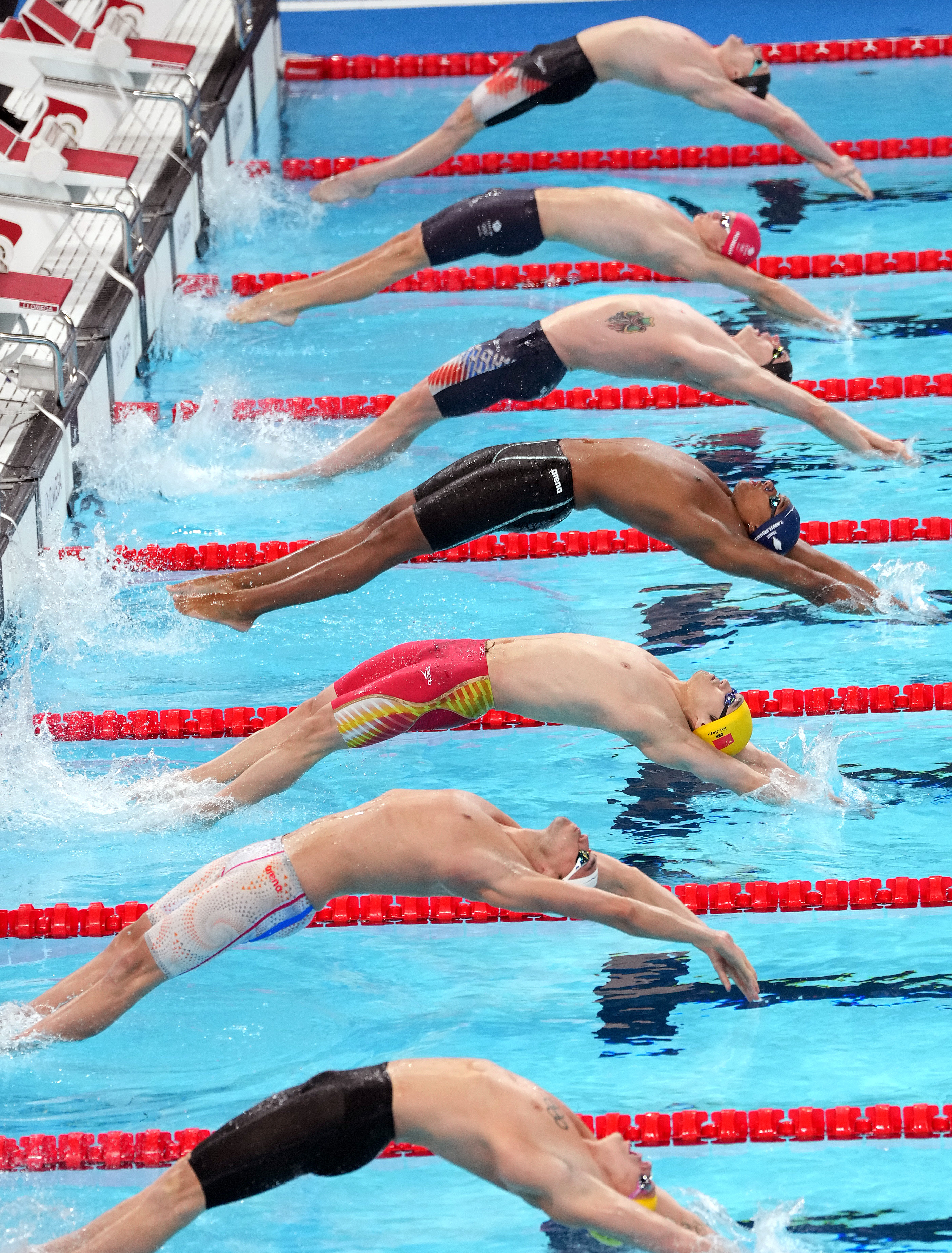 中国选手在游泳比赛中展现实力,夺得两枚金牌 中国选手在游泳比赛中展现实力,夺得两枚金牌