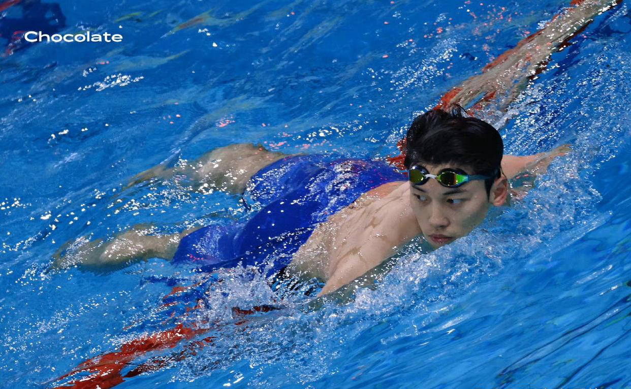 中国选手在游泳比赛中展现实力,夺得两枚金牌 中国选手在游泳比赛中展现实力,夺得两枚金牌