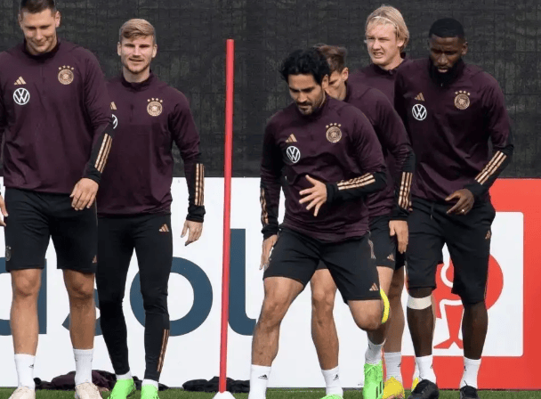 欧国联赛精彩对决在场上上演着 欧国联赛精彩对决在场上上演着