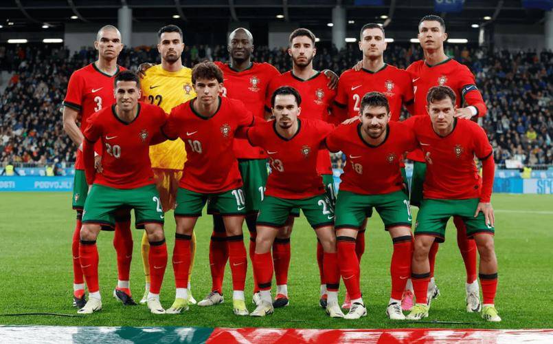 欧国联赛精彩对决在场上上演着 欧国联赛精彩对决在场上上演着