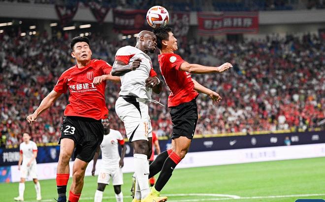 鲁能不敌上港，中超争冠形势不利