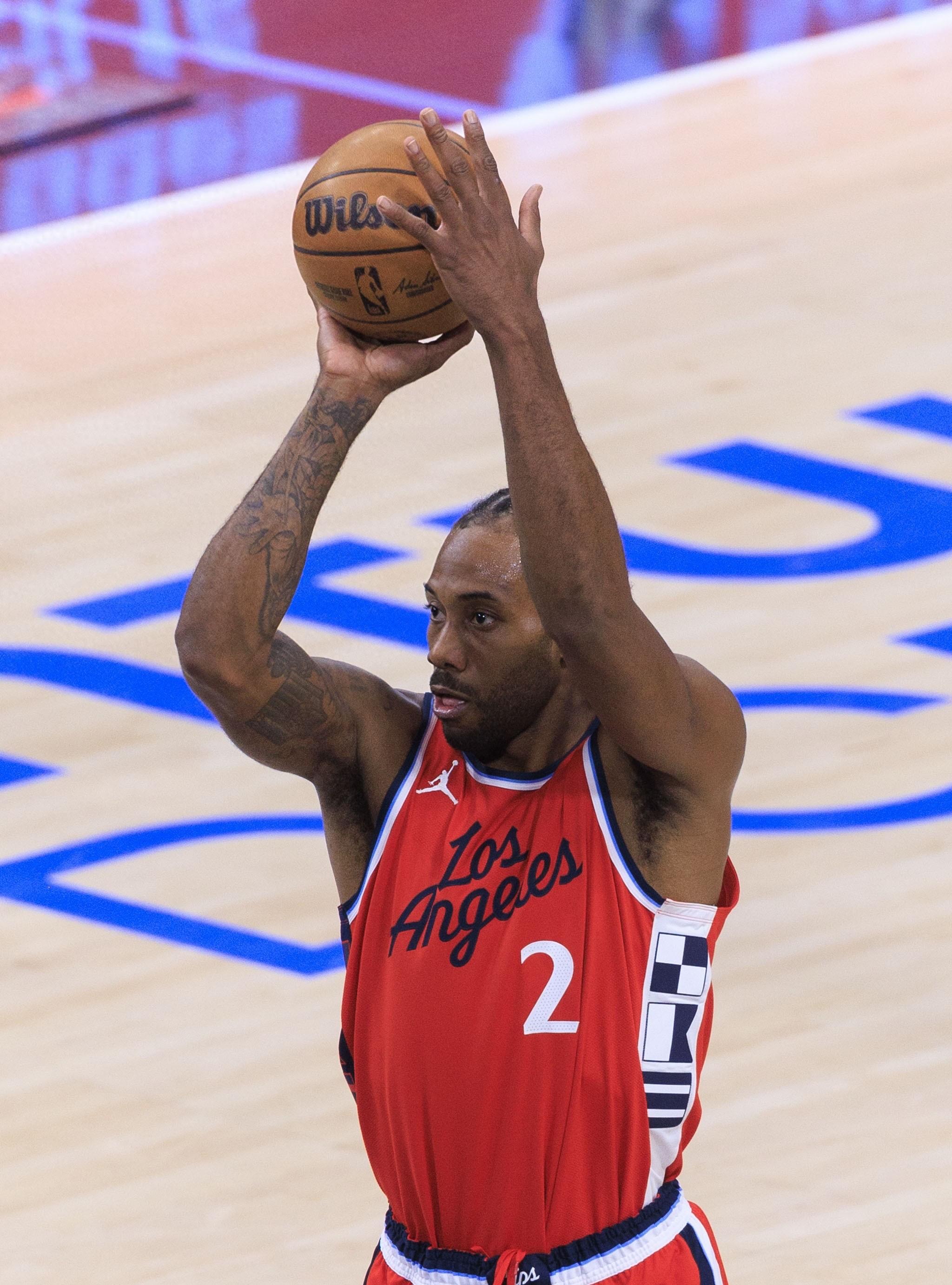 快船取得惊险胜利，力保季后赛席位的简单介绍