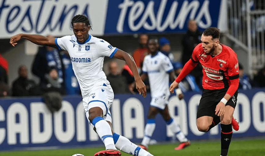 亚眠球队客场败北,法甲排名下滑 亚眠球队客场败北,法甲排名下滑