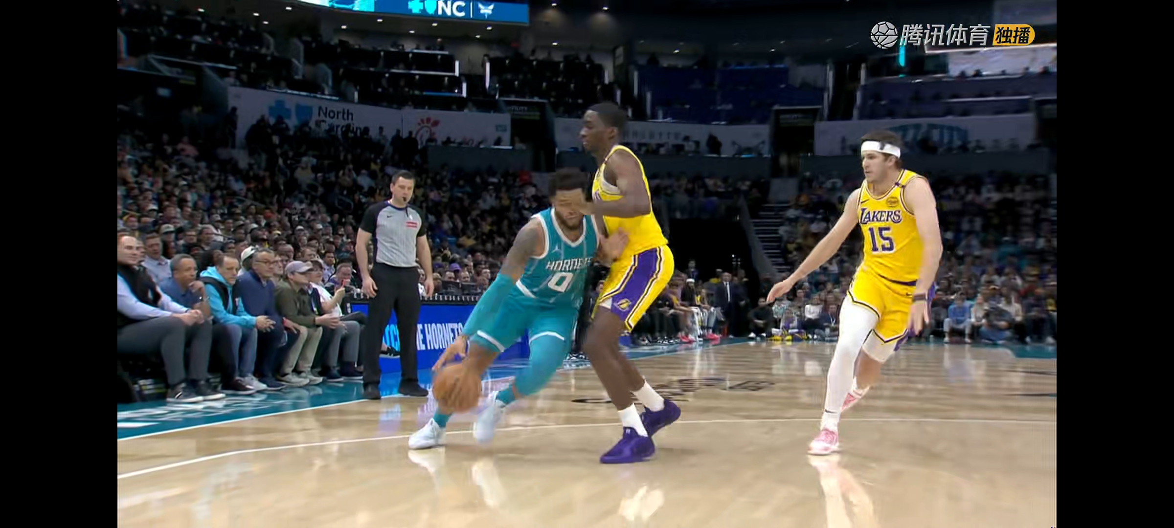 NBA季后赛湖人黄蜂大战紧张的节奏持续不断的简单介绍