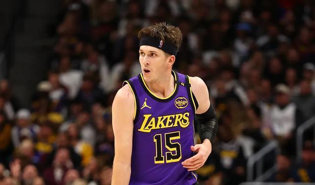 湖人客场逆转独行侠,保持连胜 湖人客场逆转独行侠,保持连胜