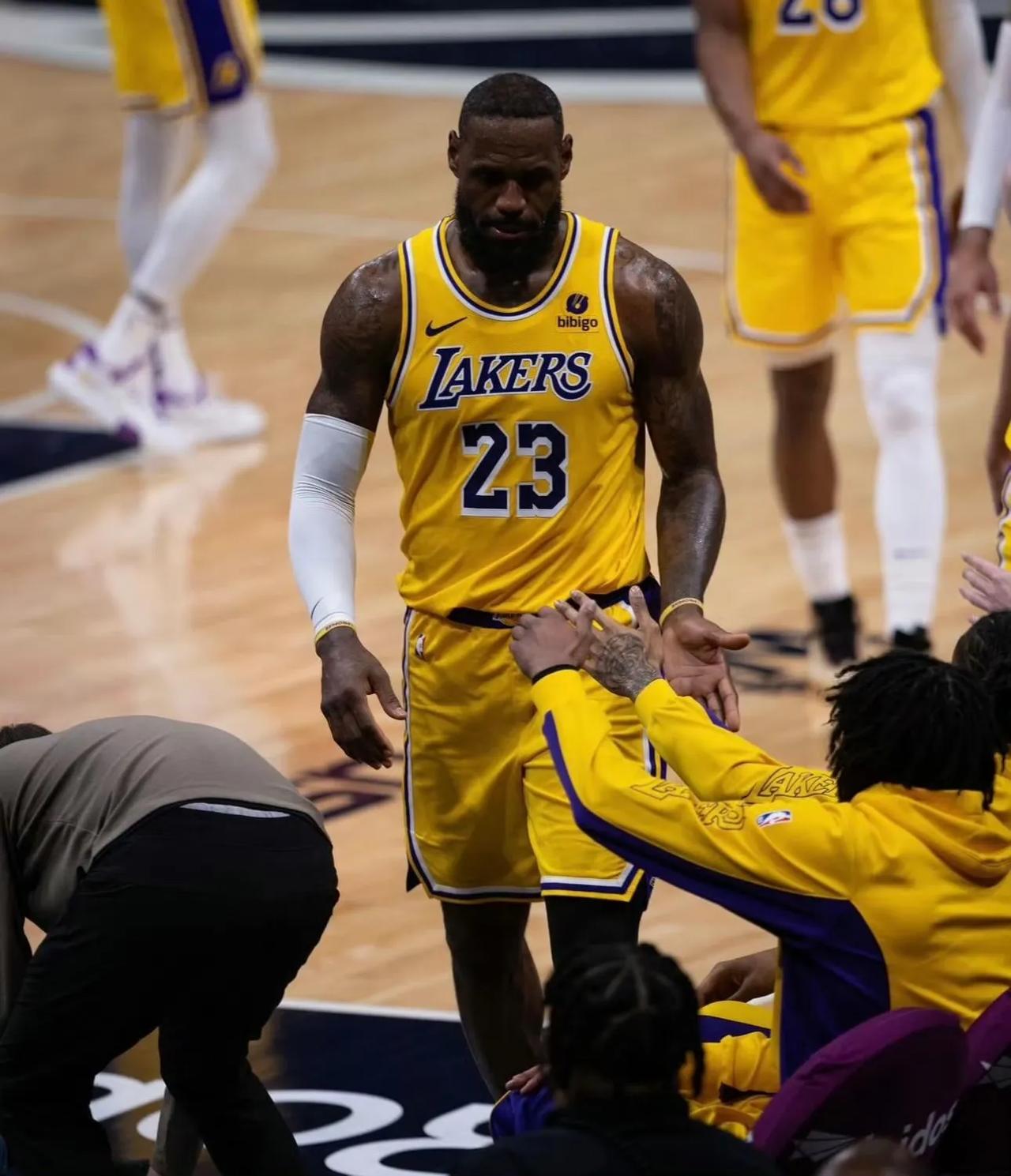 骑士主场大胜国王,连胜达三场 骑士主场大胜国王,连胜达三场