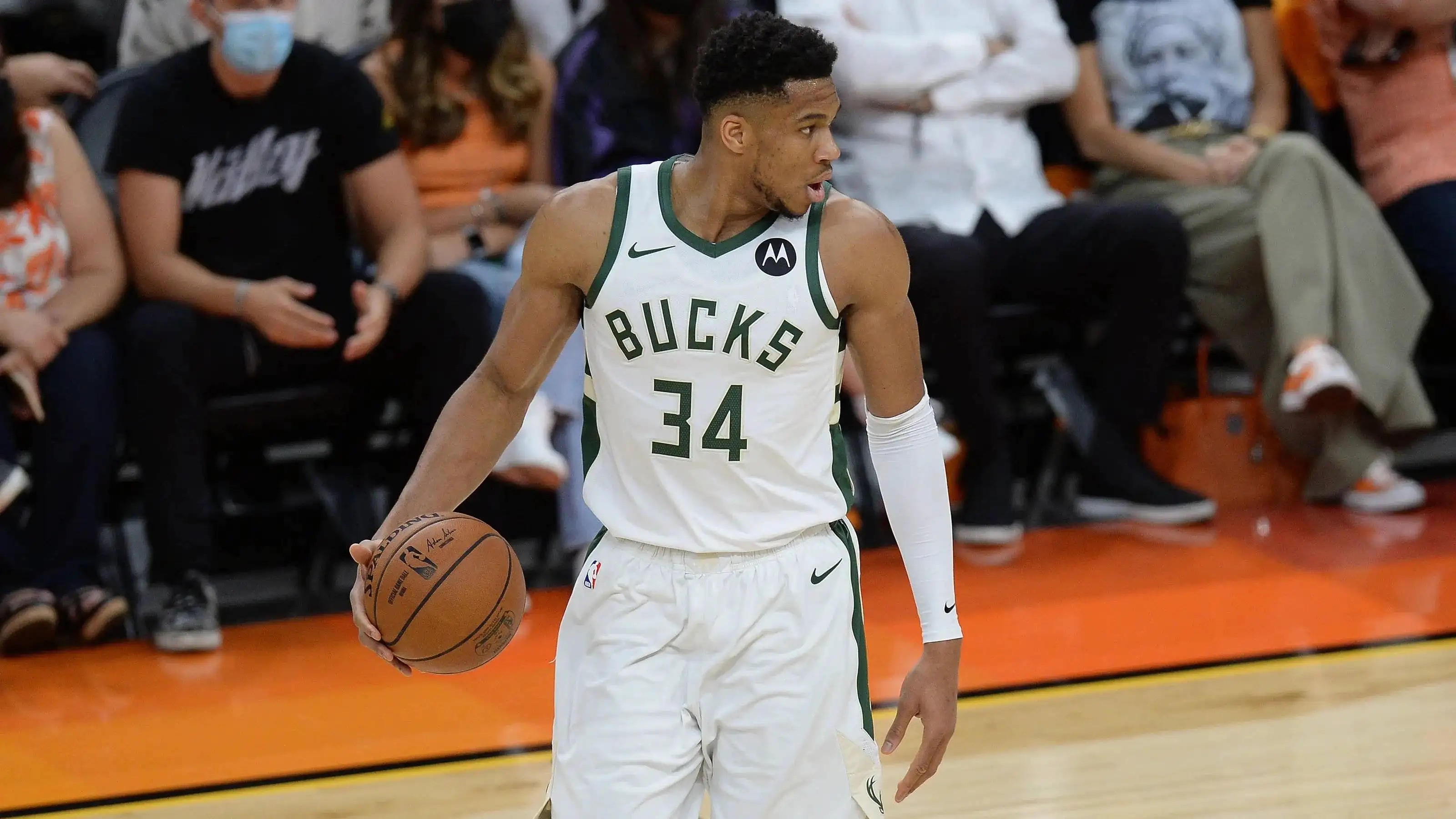 雄鹿击败灰熊,本赛季继续不败 雄鹿击败灰熊,本赛季继续不败