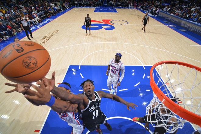 76人惨败篮网,遭遇三连败 76人惨败篮网,遭遇三连败