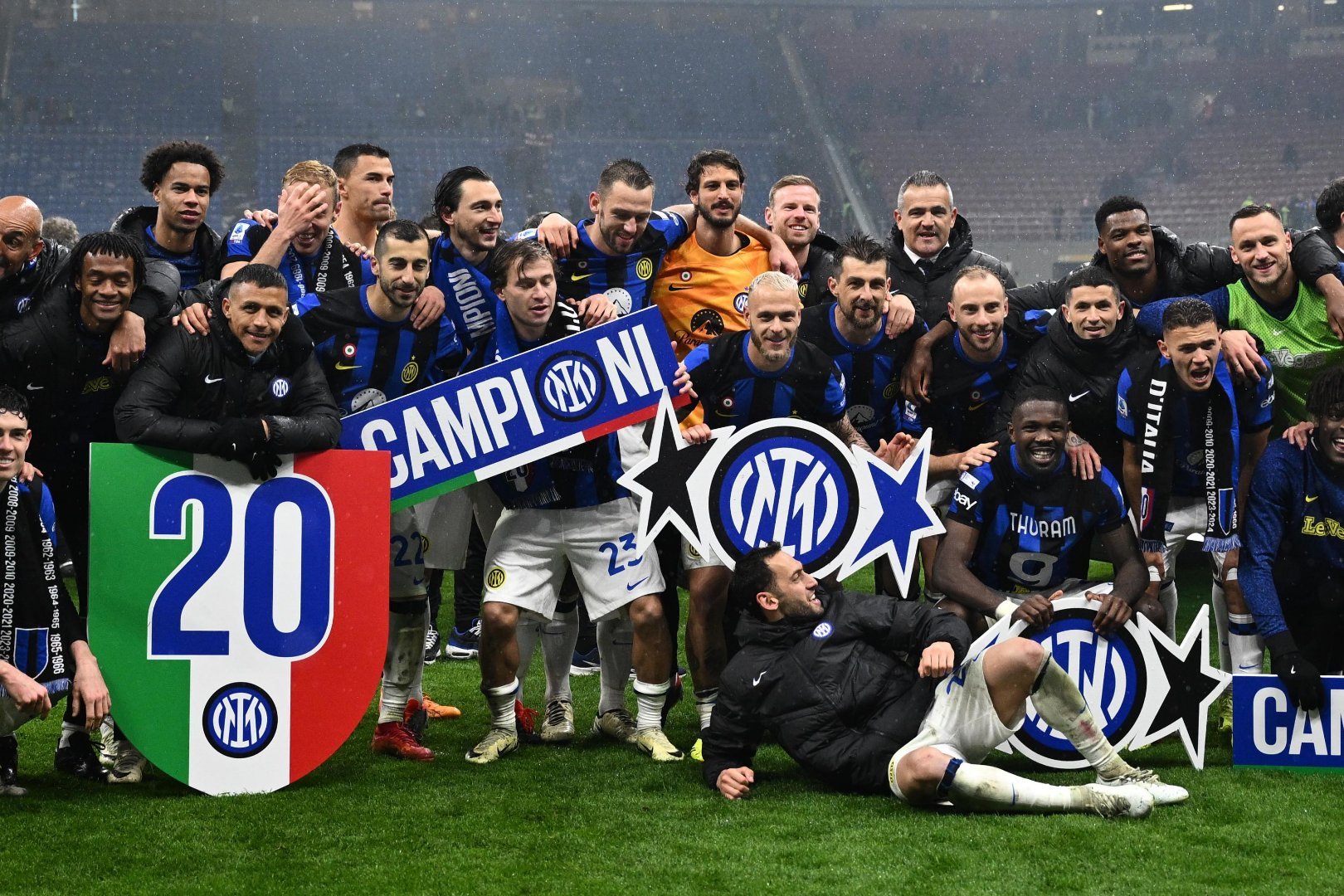 包含尤文图斯击败AC米兰,豪取意甲联赛榜首位置的词条 包含尤文图斯击败AC米兰,豪取意甲联赛榜首位置的词条