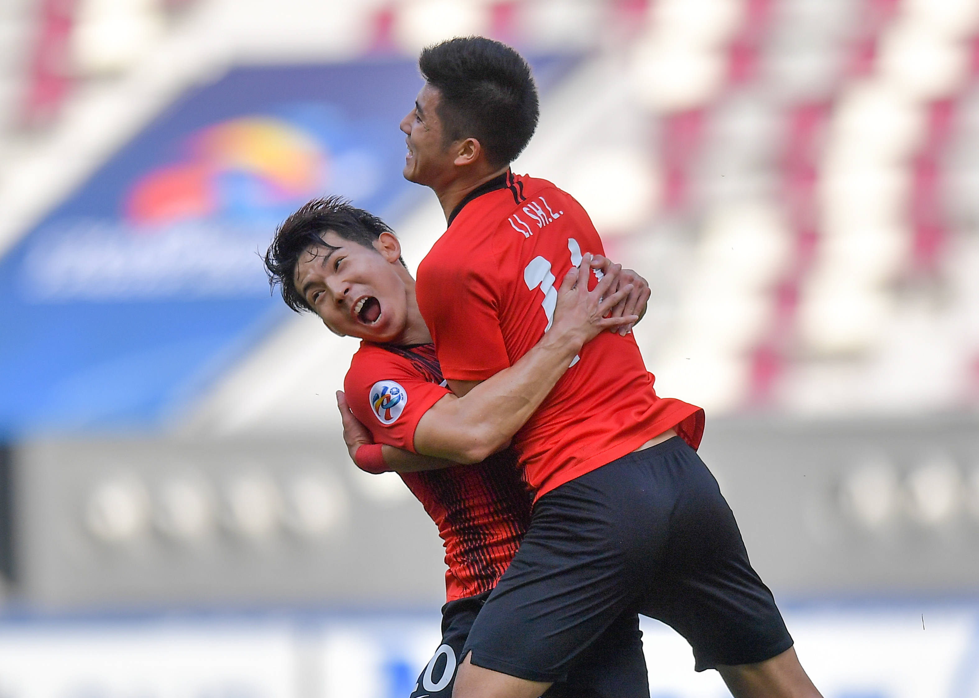 关于上海上港客场2-1逆转胜FC首尔，夺亚冠小组赛两连胜的信息