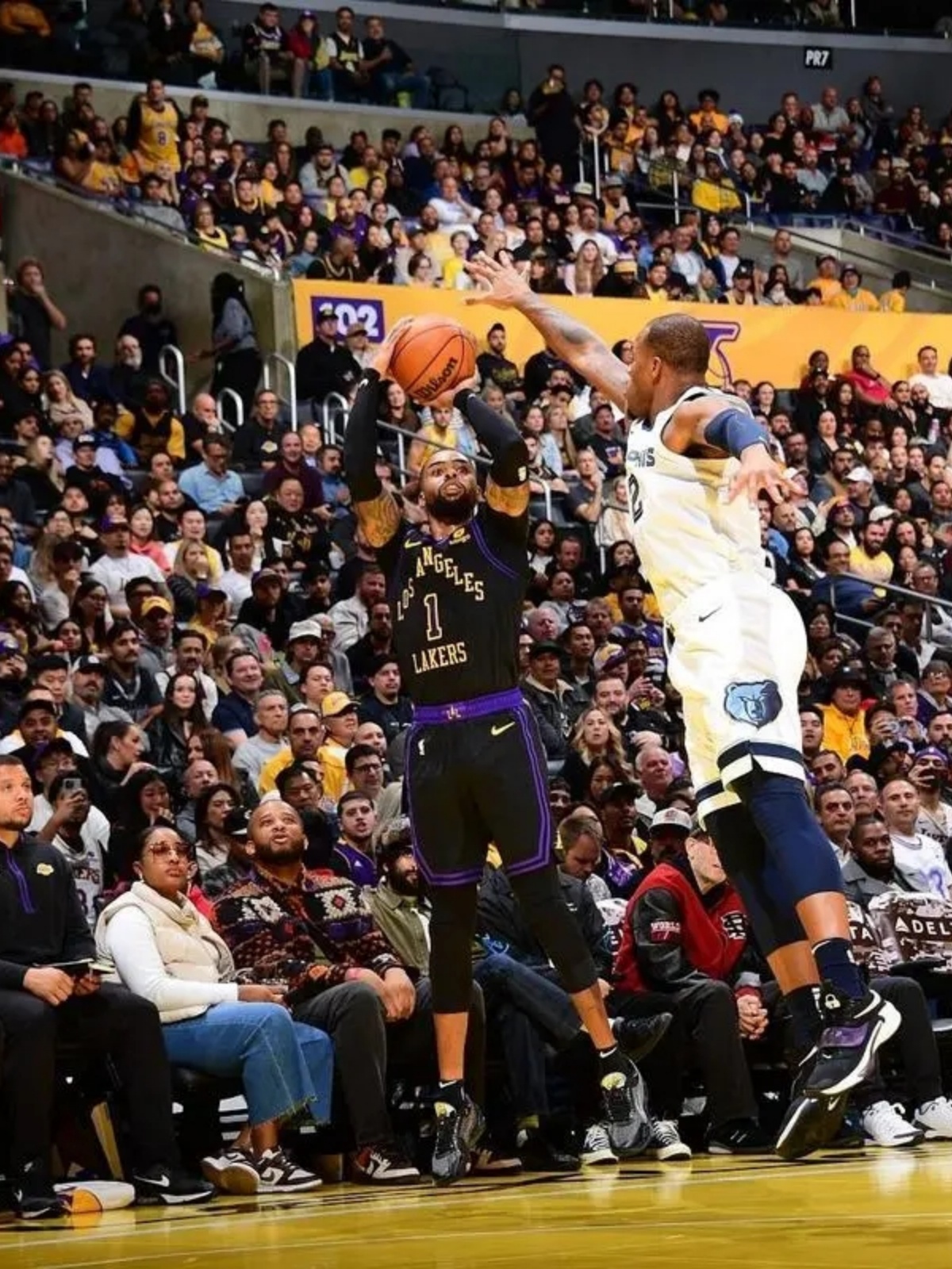 爵士主场大胜开拓者取得四连胜的简单介绍 爵士主场大胜开拓者取得四连胜的简单介绍