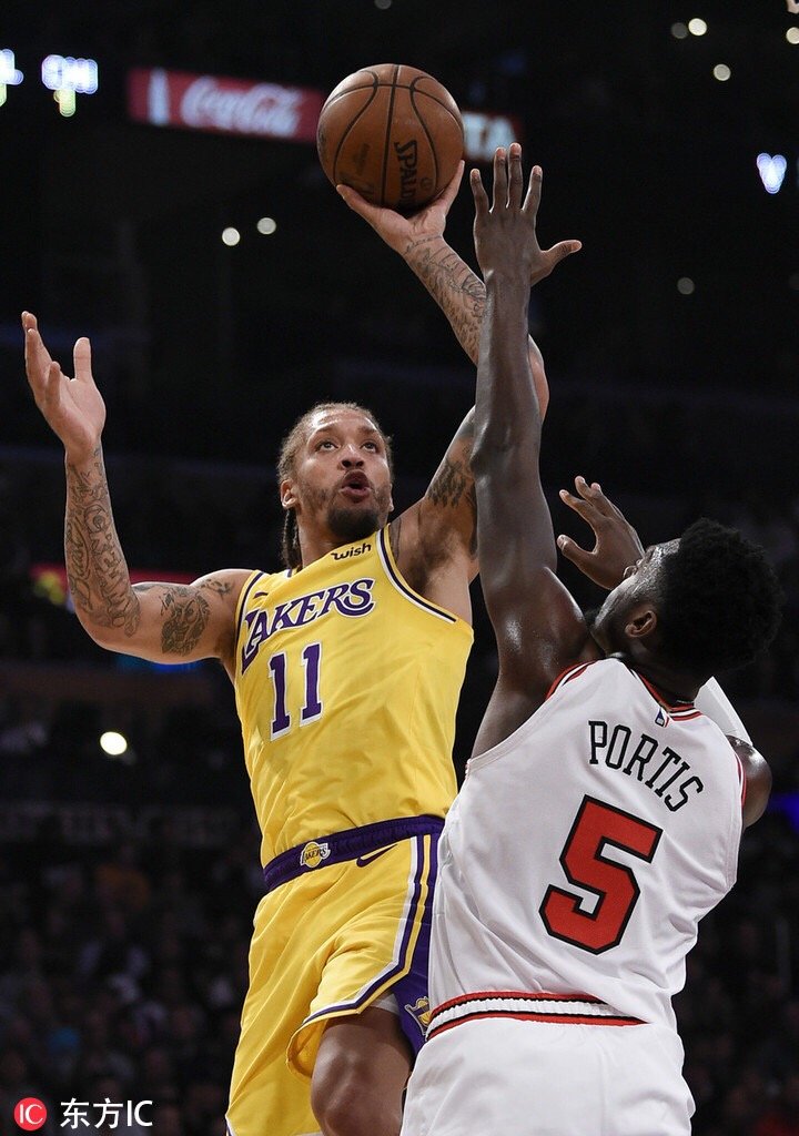 包含「公牛在主场艰难胜魔术，珍妮特成为胜者」的词条