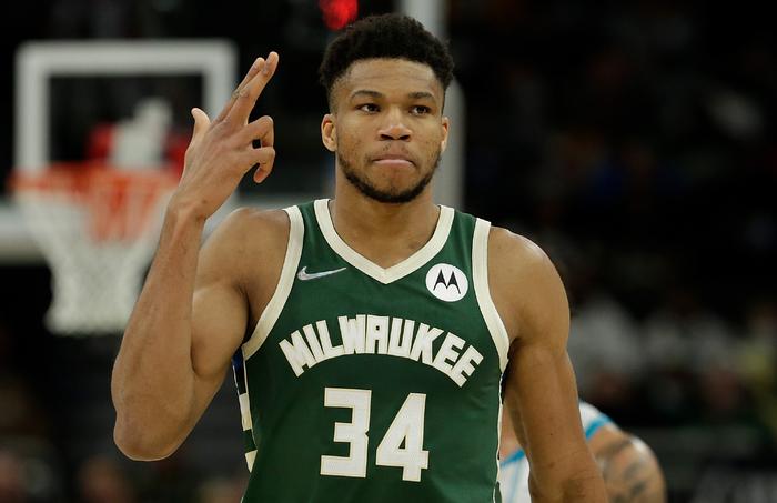 黄蜂大胜雄鹿,结束两连败 黄蜂大胜雄鹿,结束两连败