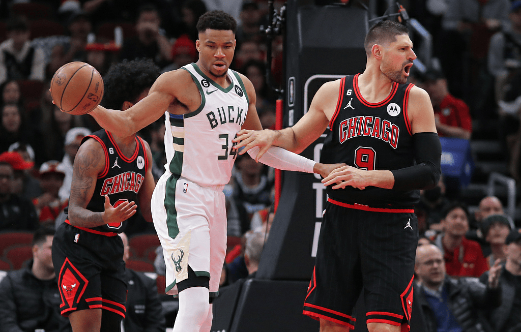 黄蜂大胜雄鹿,结束两连败 黄蜂大胜雄鹿,结束两连败