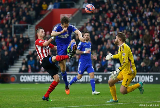 拜仁慕尼黑击败门兴格拉德巴赫，豪取德甲首胜