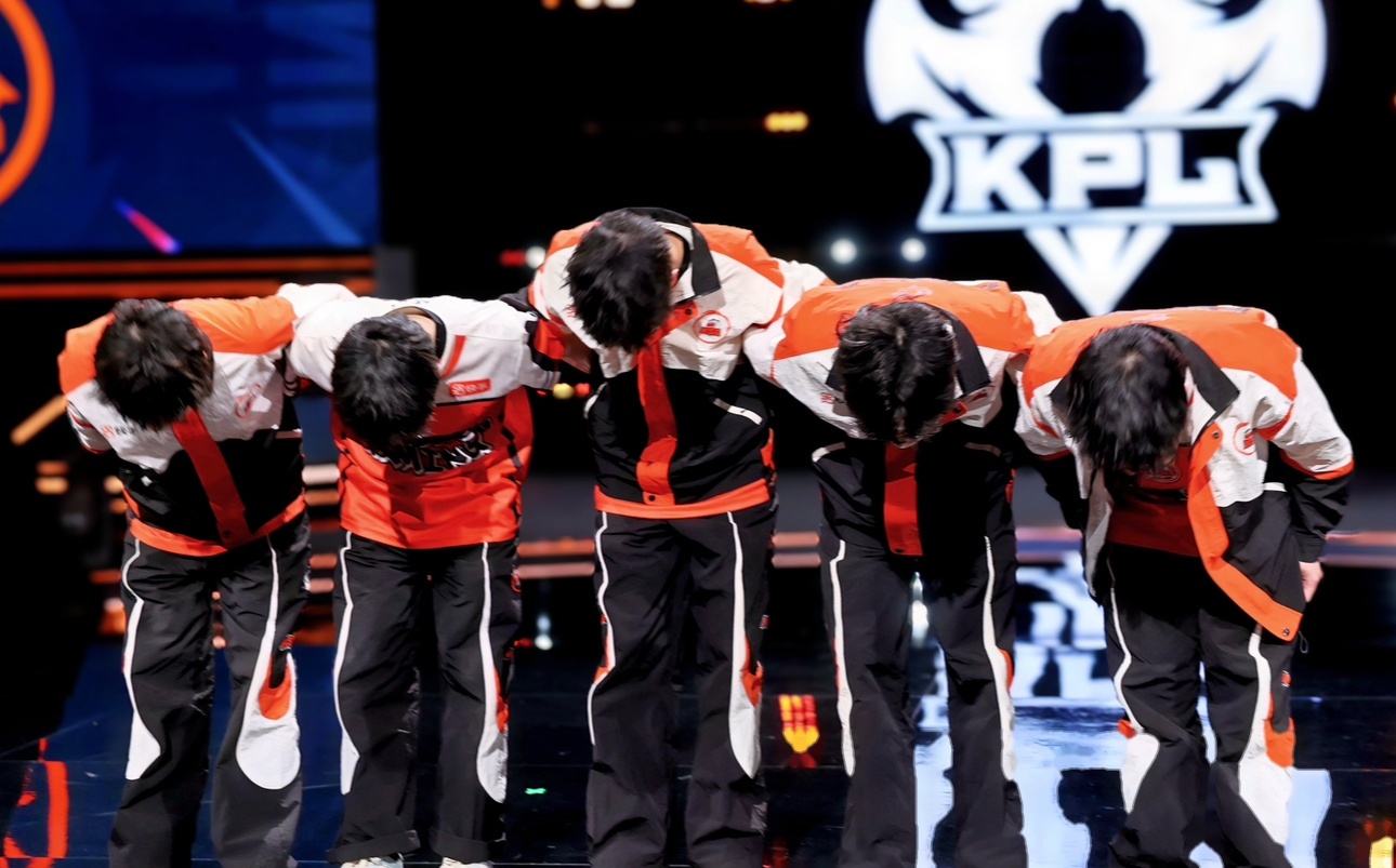 DFM力克CLG，369打出惊人五杀激烈交锋2025世界赛，引爆全场热议