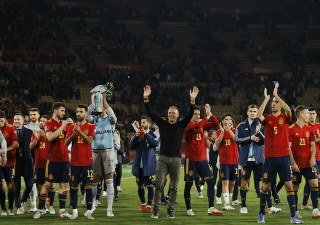 关于西班牙队与哥斯达黎加队展开激烈比赛的信息